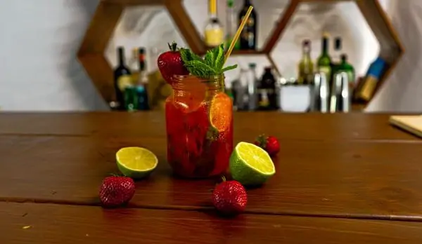 a strawberry mojito