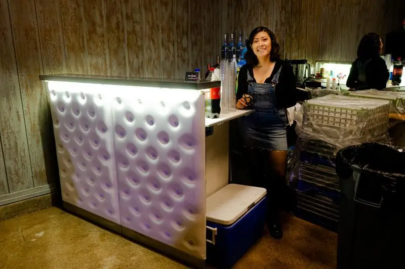 Bartender in a wedding party by Party Shakers