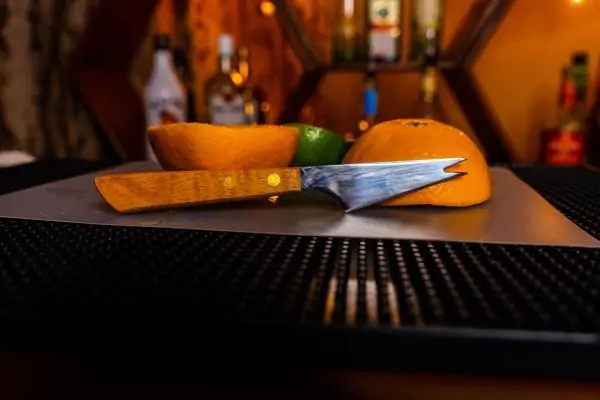 bar knife | a tool to cut fruits in the bar.