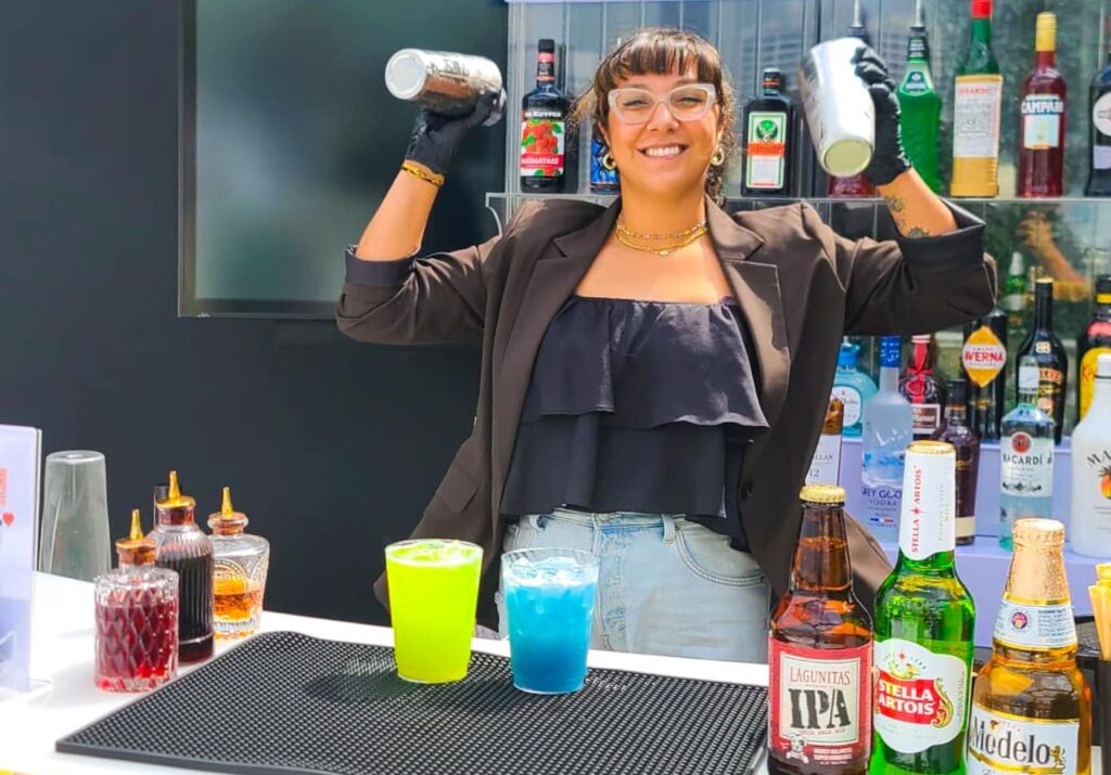 Mobile Bartender Studio City | Bartenders for hire Studio City - Party Shakers